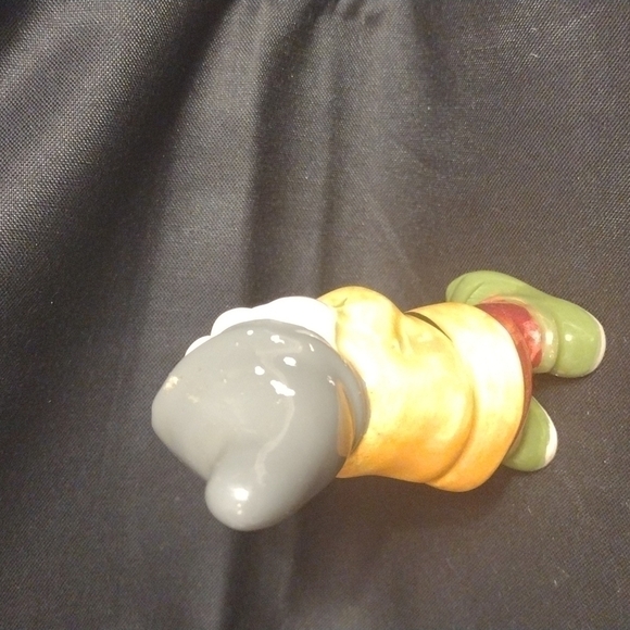 VINTAGE Disney's Snow White and the seven dwarfs bashful ceramic figurine Japan - Picture 5 of 8